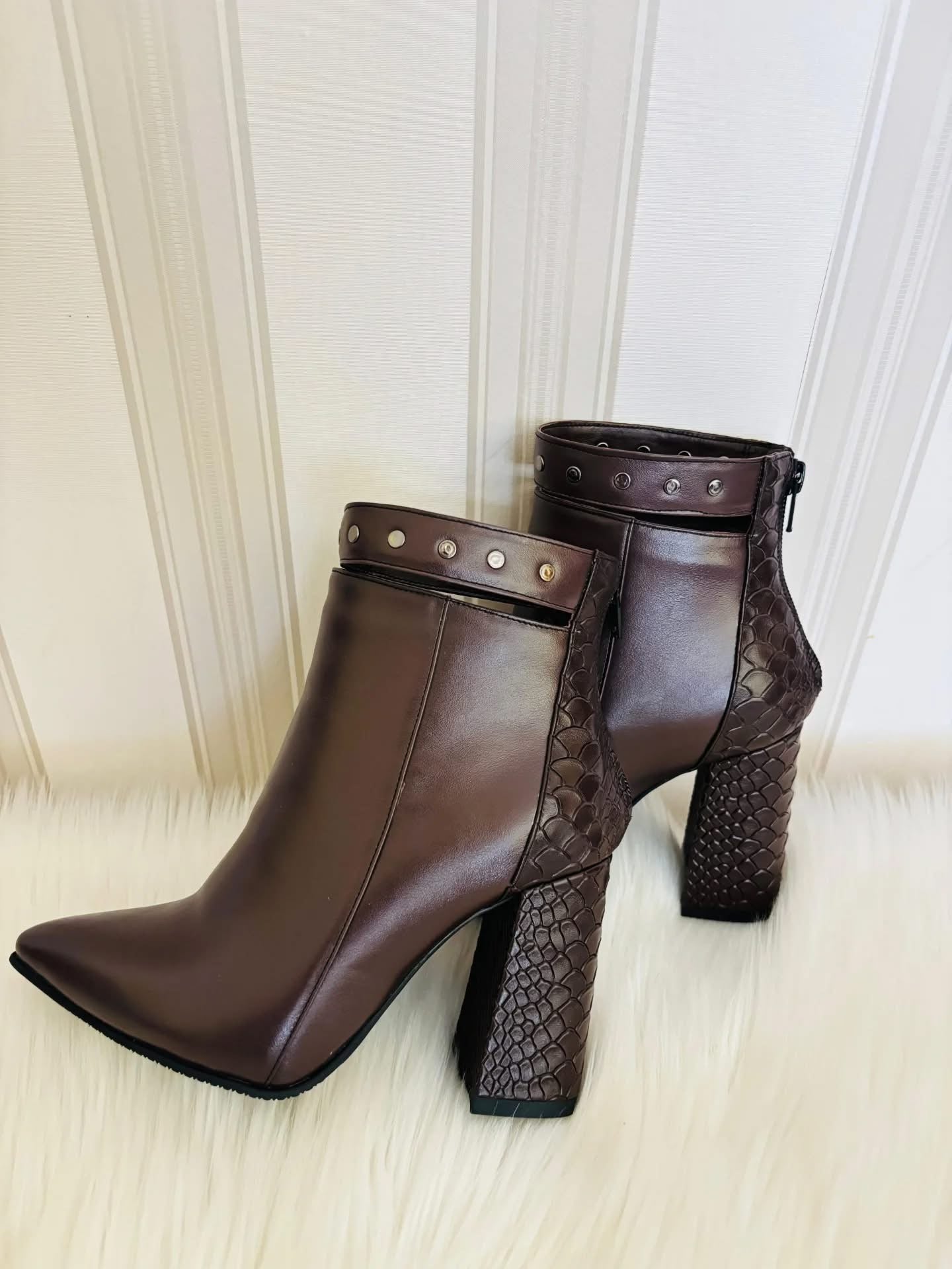 Botine Piele Mov Cu Bareta Emily L11 - Orice Culoare