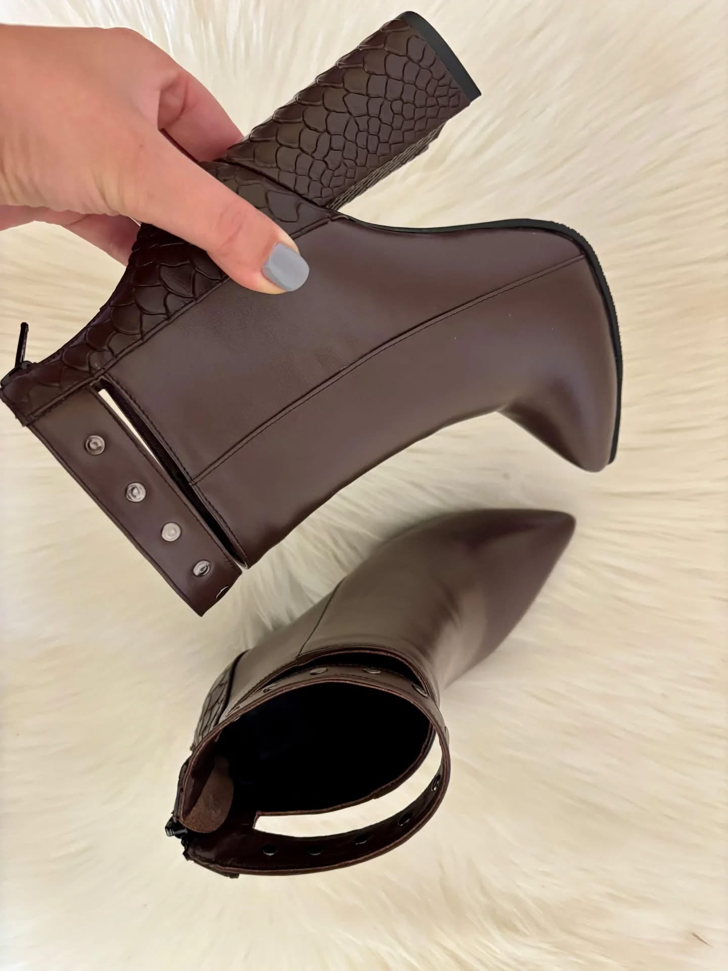 Botine Piele Mov Cu Bareta Emily L11 - Orice Culoare