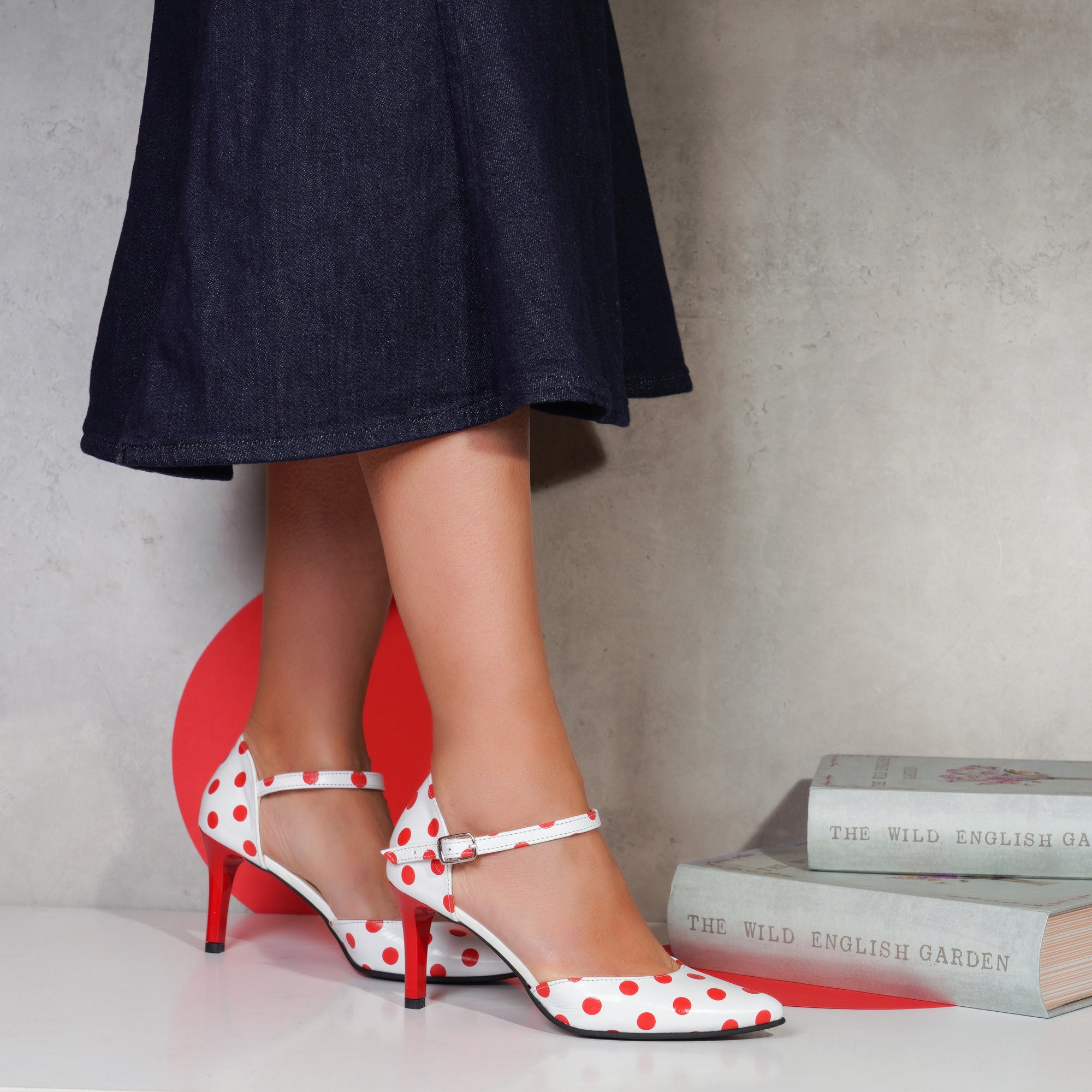 Pantofi Stiletto Piele Alb Cu Buline Rosii V94 - orice culoare